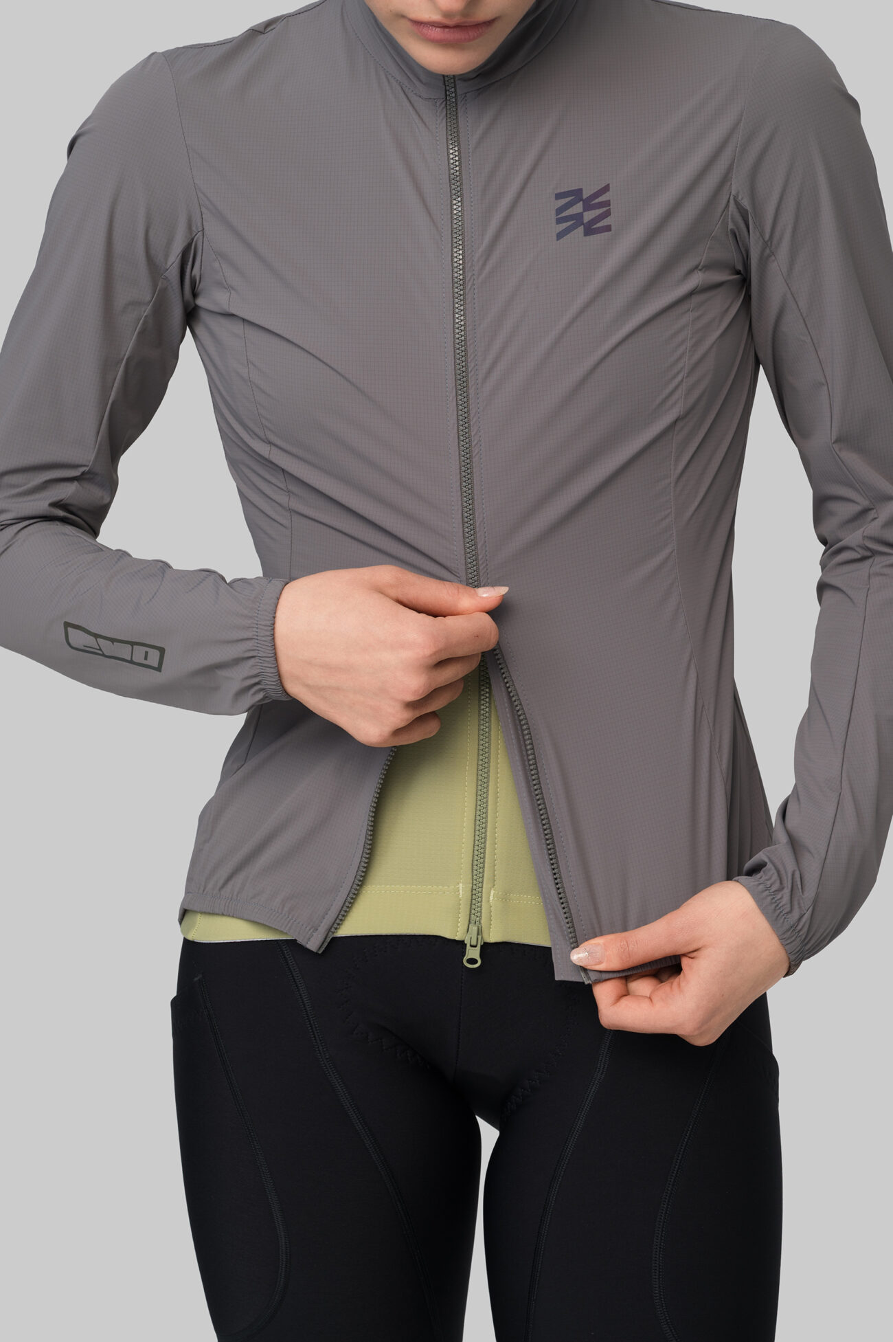 Ветровка ЭВОЛВ (EVOLVE) Графит женская